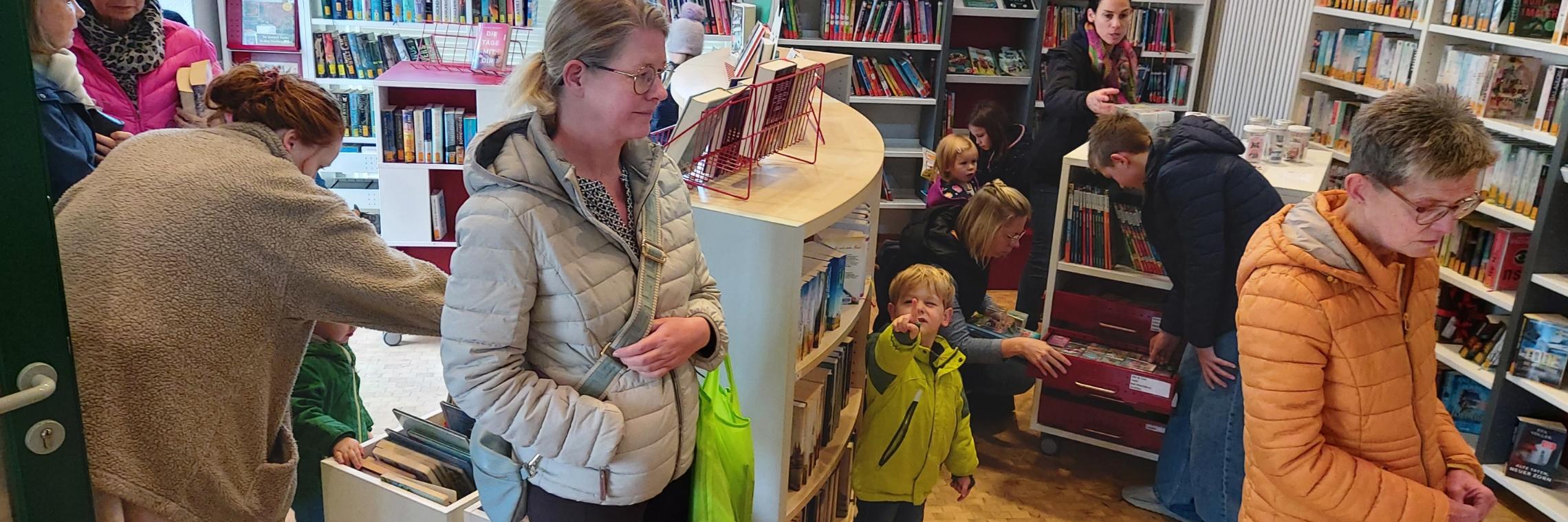 viel los in der Bücherei